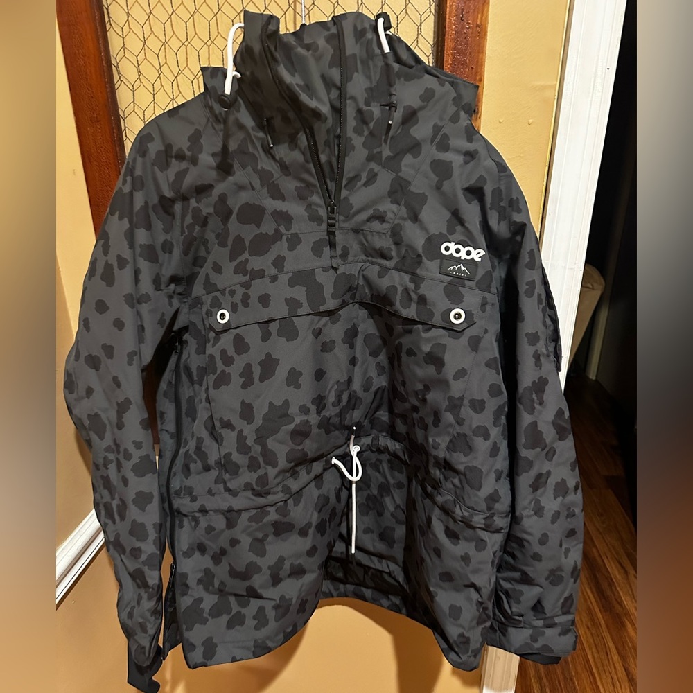 Dope Snow Jacket - Ski Jacket ❄️. This is a women’s XL. Excellent condition !!